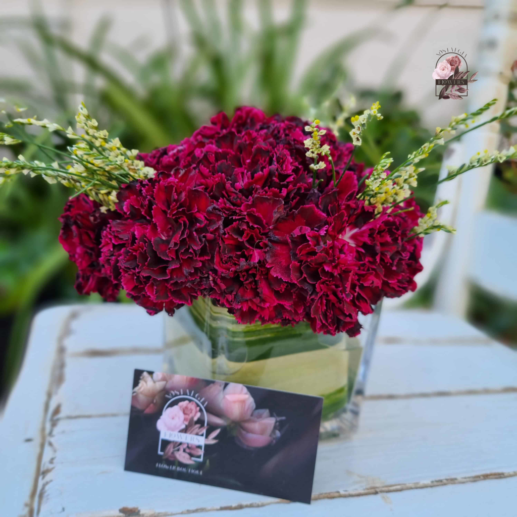 captivating-deep-maroon-carnations-in-crystal-vase-nostalgia-flowers